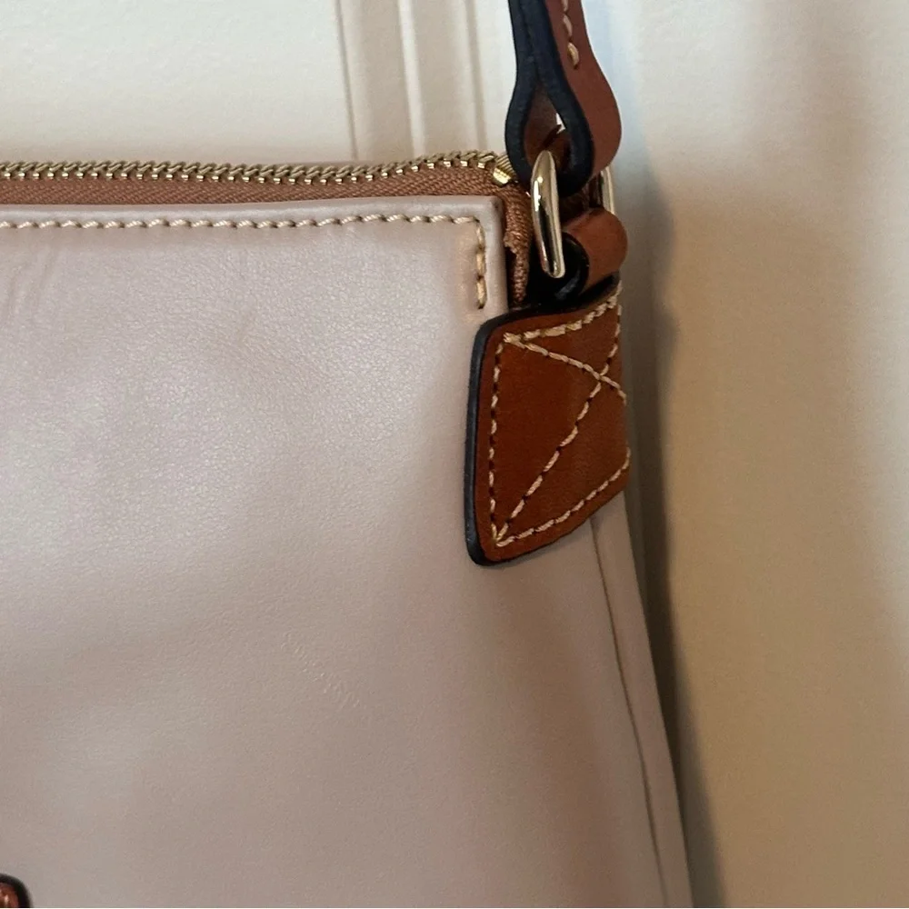 New! Dooney and Bourke Light Blush Pink Wexford Leather Rosie Crossbody Purse - Picture 8 of 16
